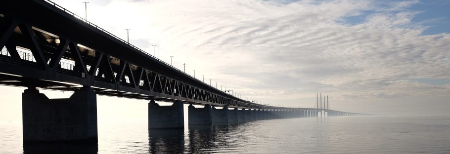 Image of a bridge to resemble a link